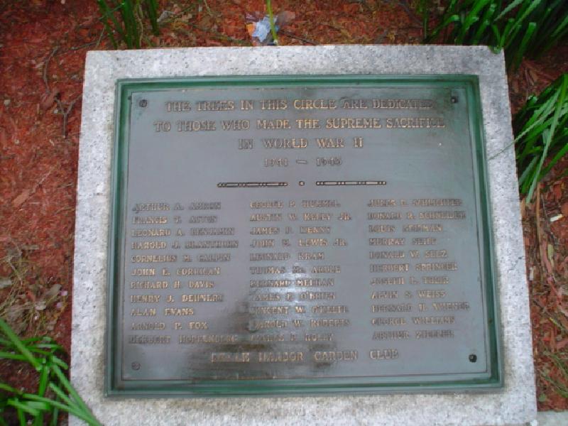 Zoom on the image : Belle Harbor Memorial Circle